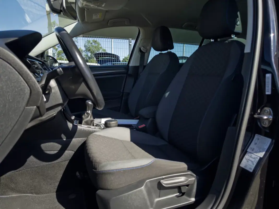 Volkswagen Golf 2018 - 14990 EUR, 105000 km - 105000km - foto 41 de 43