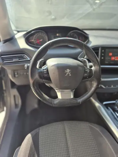 Peugeot 308 SW 2018 - 10500 EUR, 261000 km - 261000km - foto 8 de 38