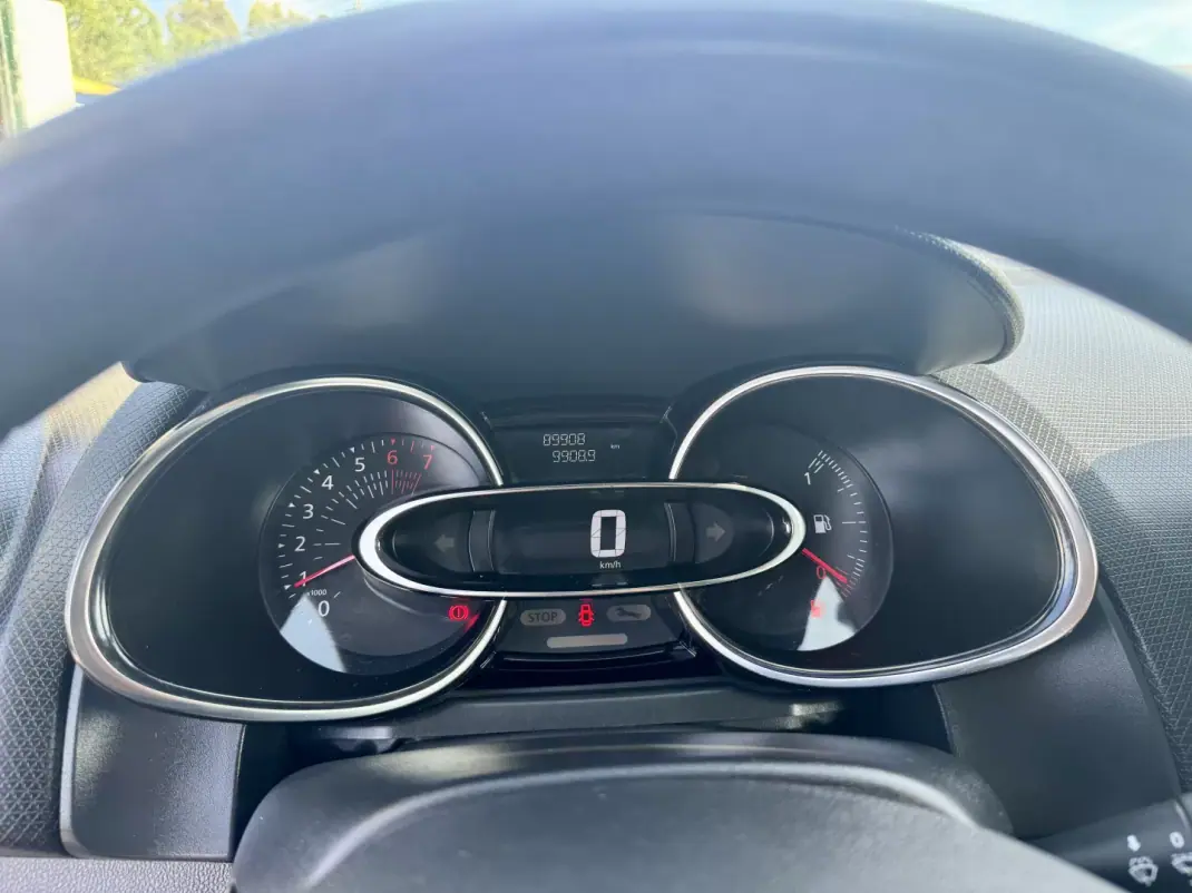 Renault Clio 2019 - 11750 EUR, 89908 km - 89908km - foto 11 de 24