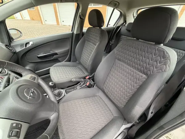 Opel Corsa 2013 - 7465 EUR, 99000 km - AUTO.MOTO.pt - 99000km - foto 16 de 41