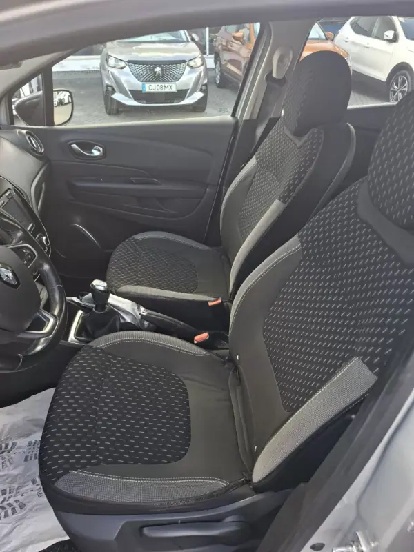 Renault Captur 2018 - 13500 EUR, 113500 km - AUTO.MOTO.pt - 113500km - foto 12 de 29