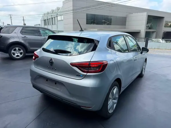 Renault Clio 2021 - 14900 EUR, 122000 km - AUTO.MOTO.pt - 122000km - foto 6 de 12