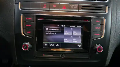 Volkswagen Polo 2014 - 10990 EUR, 136000 km - AUTO.MOTO.pt - 136000km - foto 9 de 31