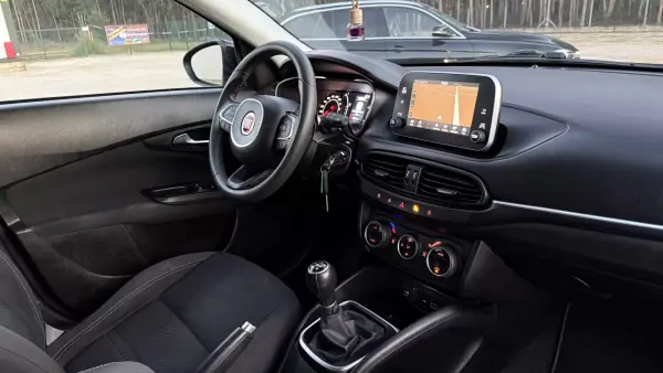 Fiat Tipo Station Wagon 2019 - 12750 EUR, 137000 km - AUTO.MOTO.pt - 137000km - foto 22 de 43