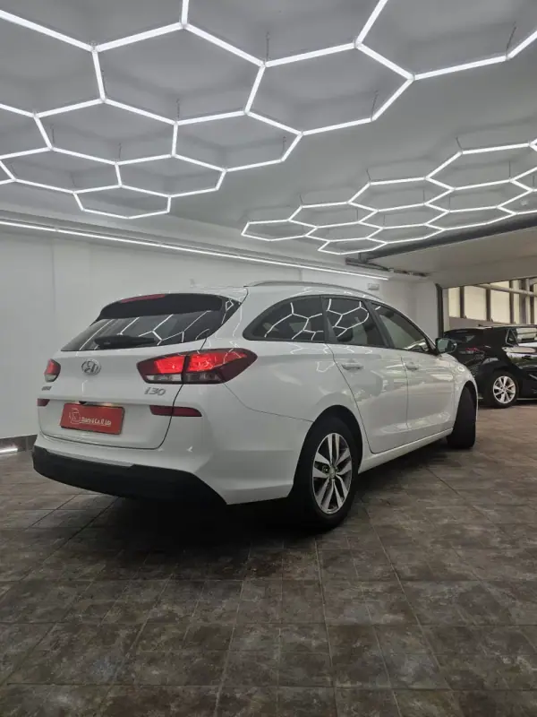 Hyundai i30 SW 2018 - 12950 EUR, 117053 km - AUTO.MOTO.pt - 117053km - foto 28 de 41