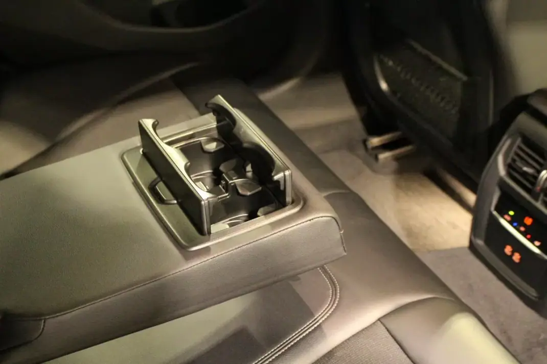 BMW 320 2021 - 26800 EUR, 137000 km - AUTO.MOTO.pt - 137000km - foto 25 de 28