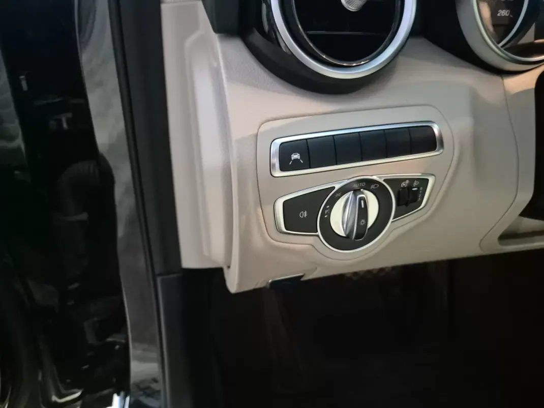 Mercedes-Benz C 300 2020 - 24750 EUR, 103000 km - 103000km - foto 12 de 36