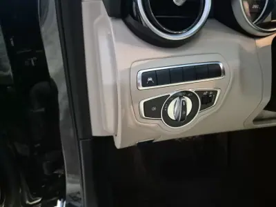 Mercedes-Benz C 300 2020 - 25500 EUR, 103000 km - AUTO.MOTO.pt - 103000km - foto 12 de 36