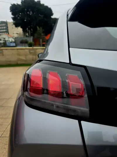 Peugeot e-208 2020 - 15750 EUR, 56000 km - AUTO.MOTO.pt - 56000km - foto 41 de 41