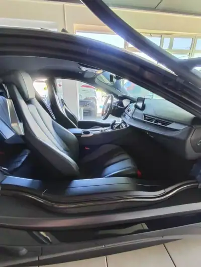 BMW i8 2017 - 65500 EUR, 96600 km - AUTO.MOTO.pt - 96600km - foto 17 de 38