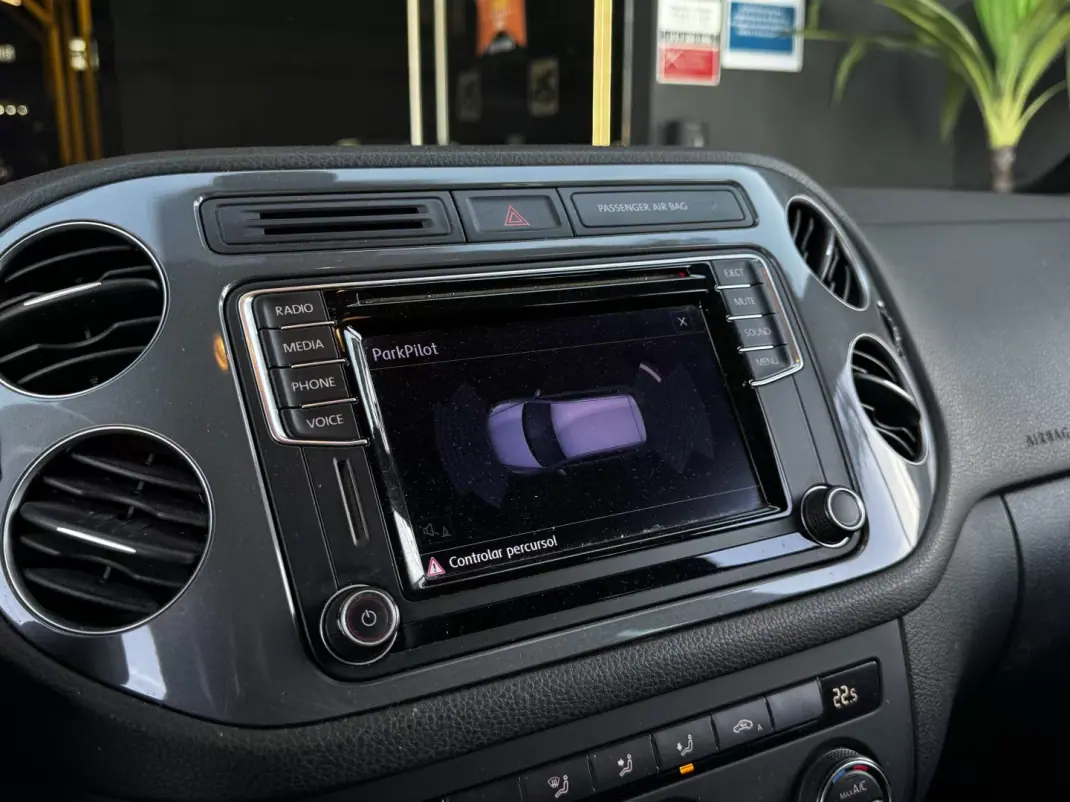 Volkswagen Tiguan 2016 - 16990 EUR, 190300 km - AUTO.MOTO.pt - 190300km - foto 26 de 34