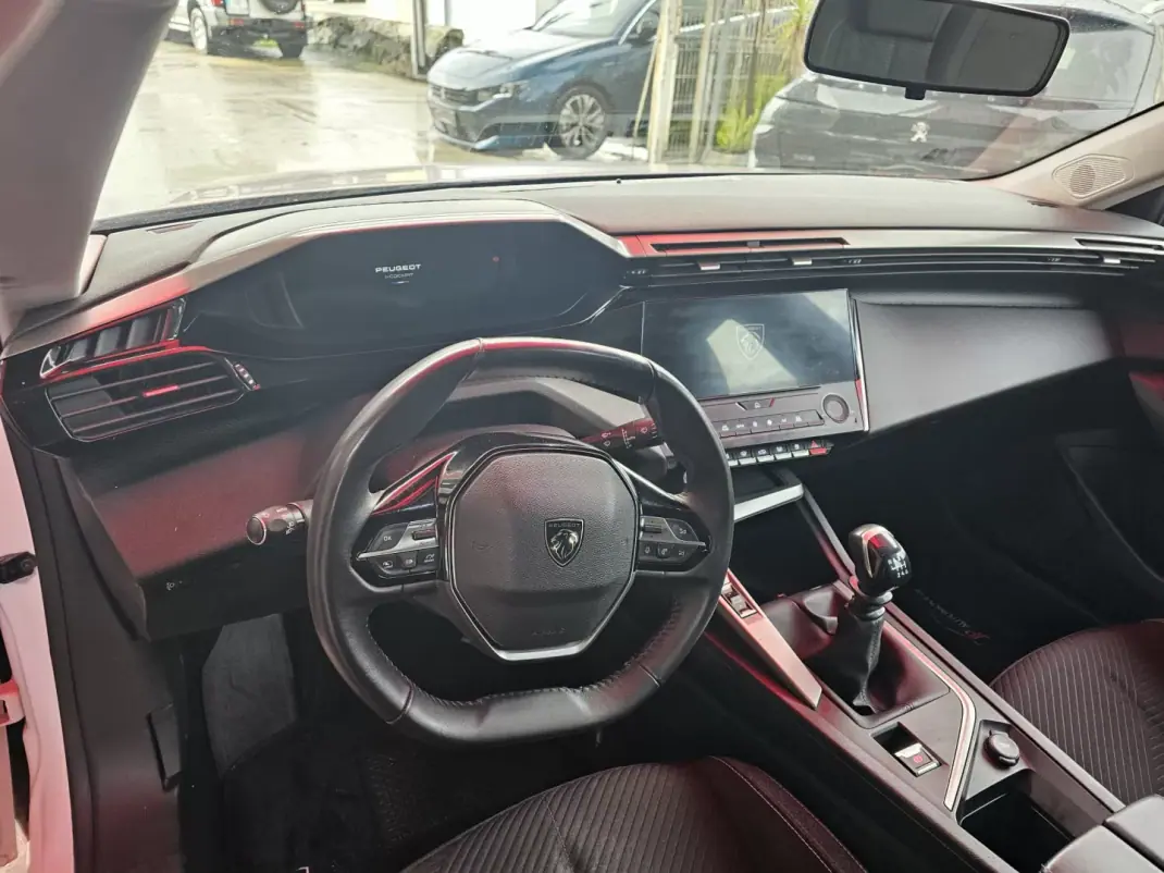 Peugeot 308 SW 2022 - 13999 EUR, 137000 km - AUTO.MOTO.pt - 137000km - foto 9 de 18