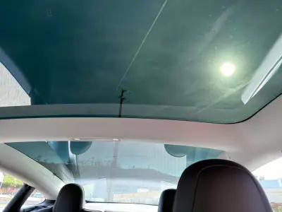 Tesla Model 3 2020 - 21500 EUR, 128300 km - AUTO.MOTO.pt - 128300km - foto 11 de 26