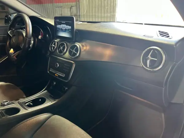 Mercedes-Benz CLA 220 2017 - 22500 EUR, 209125 km - AUTO.MOTO.pt - 209125km - foto 13 de 33
