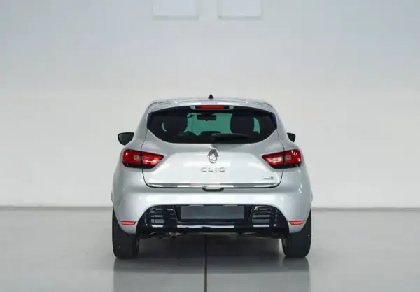 Renault Clio 2016 - 13550 EUR, 109000 km - AUTO.MOTO.pt - 109000km - foto 4 de 13
