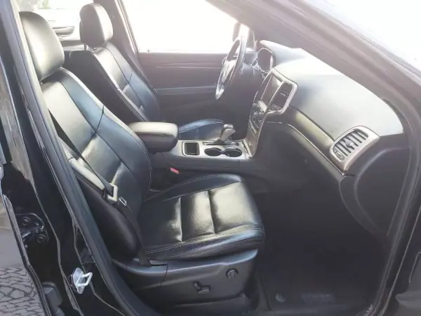 Jeep Grand Cherokee 2016 - 34950 EUR, 135350 km - AUTO.MOTO.pt - 135350km - foto 27 de 60