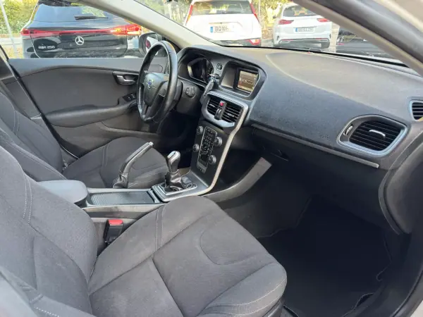 Volvo V40 Cross Country 2014 - 13500 EUR, 149000 km - AUTO.MOTO.pt - 149000km - foto 12 de 34