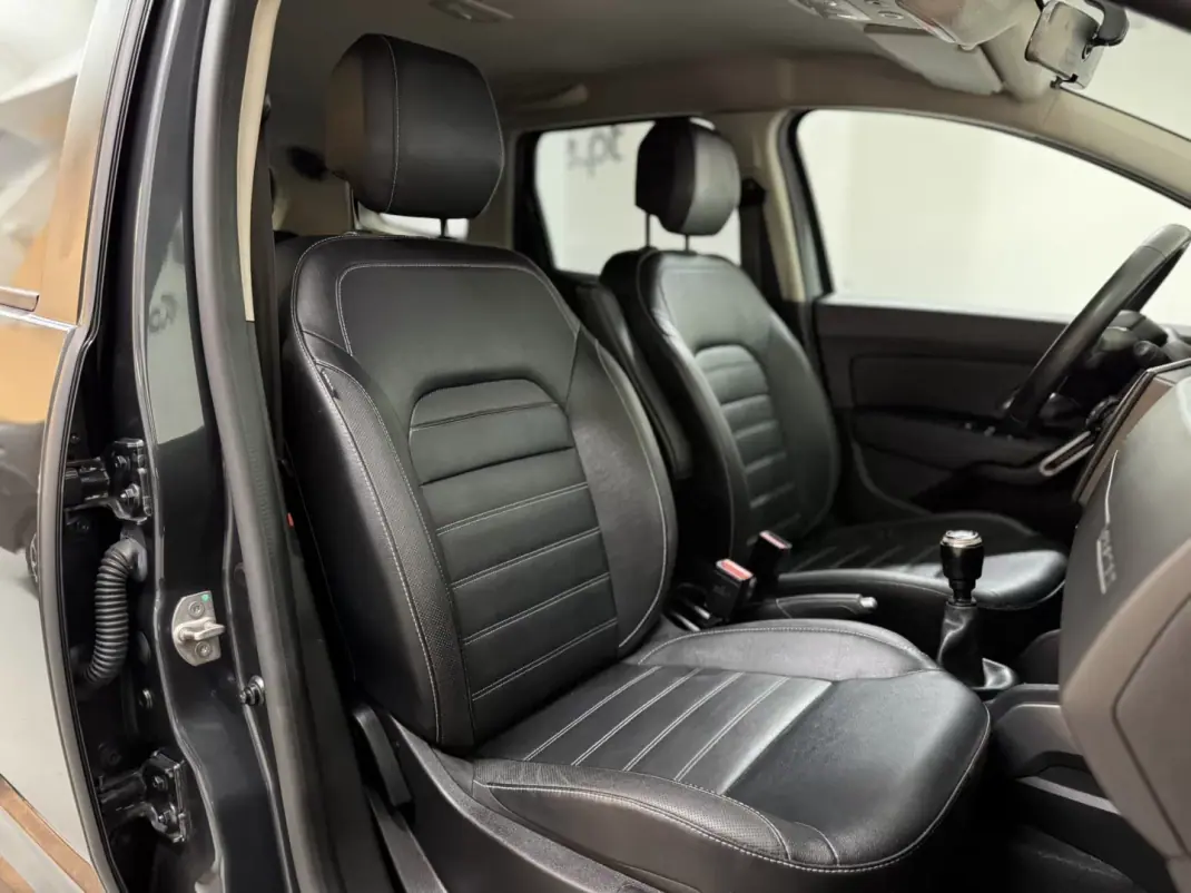 Dacia Duster 2020 - 15750 EUR, 128000 km - AUTO.MOTO.pt - 128000km - foto 55 de 60