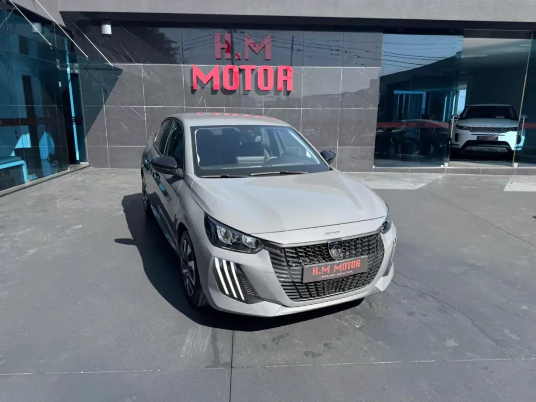 Peugeot 208 2025 - 16500 EUR, 4900 km - AUTO.MOTO.pt - 4900km - foto 1 de 14