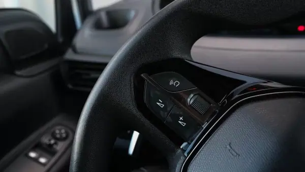 Peugeot Partner L2 caixa automática 130cv 2019 - 17900 EUR, 163000 km - AUTO.MOTO.pt - 163000km - foto 18 de 30