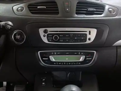 Renault Scénic 2015 - 10990 EUR, 159000 km - AUTO.MOTO.pt - 159000km - foto 14 de 19