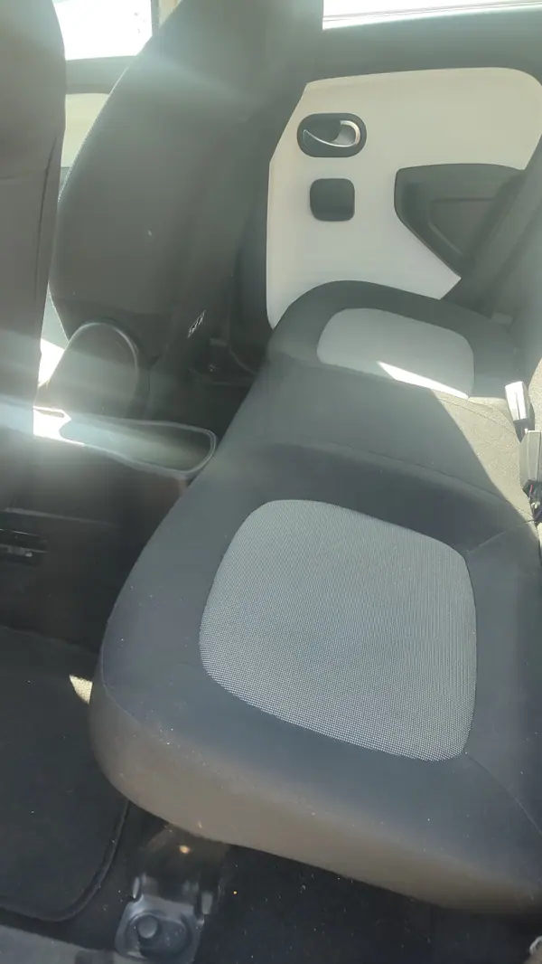 Renault Twingo 2019 - 8500 EUR, 77000 km - AUTO.MOTO.pt - 77000km - foto 8 de 11