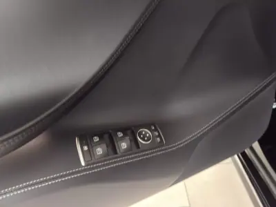 Tesla Model S 2019 - 27990 EUR, 181940 km - AUTO.MOTO.pt - 181940km - foto 12 de 29