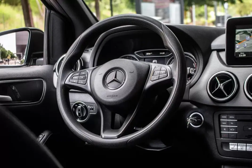 Mercedes-Benz B 250 2017 - 13990 EUR, 87144 km - AUTO.MOTO.pt - 87144km - foto 33 de 42