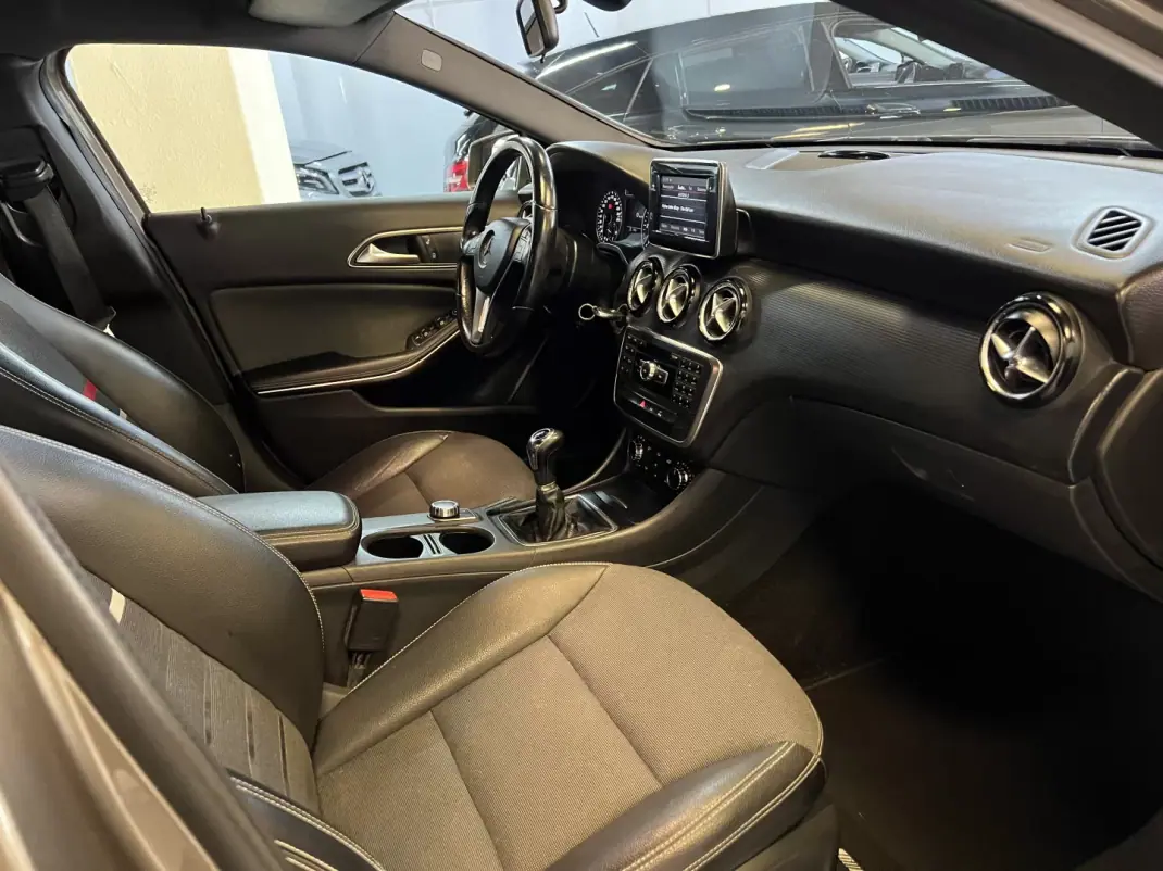 Mercedes-Benz A 180 2013 - 12990 EUR, 180000 km - AUTO.MOTO.pt - 180000km - foto 10 de 36