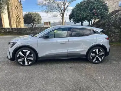 Renault Mégane E-Tech 2022 - 24999 EUR, 101000 km - AUTO.MOTO.pt - 101000km - foto 10 de 35