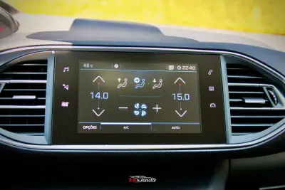 Peugeot 308 2018 - 11900 EUR, 90000 km - 90000km - foto 15 de 29