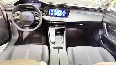 Peugeot 308 2025 - 24500 EUR, 7700 km - AUTO.MOTO.pt - 7700km - foto 11 de 21