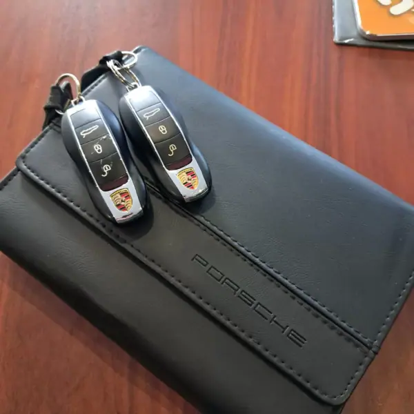 Porsche Panamera 2013 - 40500 EUR, 113000 km - AUTO.MOTO.pt - 113000km - foto 18 de 18