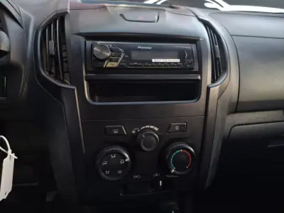 Isuzu 2018 - 18900 EUR, 83988 km - AUTO.MOTO.pt - 83988km - foto 9 de 15