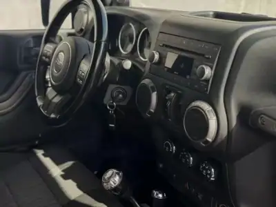 Jeep Wrangler Unlimited 2012 - 42950 EUR, 115537 km - AUTO.MOTO.pt - 115537km - foto 12 de 13