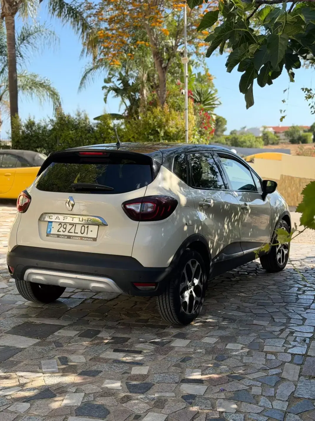 Renault Captur 2019 - 14900 EUR, 98836 km - AUTO.MOTO.pt - 98836km - foto 6 de 9