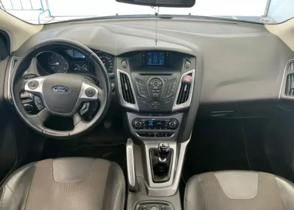 Ford Focus SW 2011 - 7490 EUR, 159718 km - AUTO.MOTO.pt - 159718km - foto 9 de 14