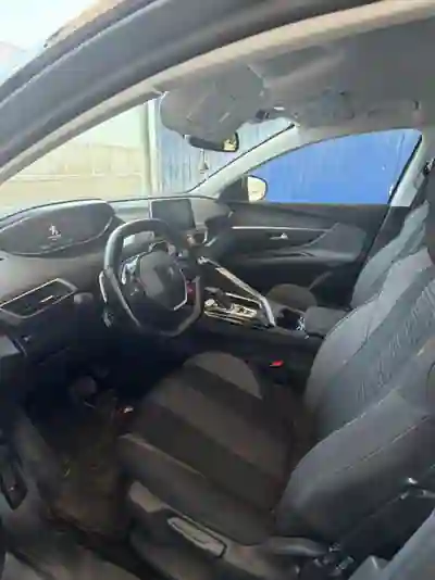 Peugeot 3008 2017 - 16000 EUR, 133000 km - AUTO.MOTO.pt - 133000km - foto 7 de 9