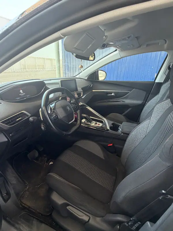 Peugeot 3008 2017 - 16000 EUR, 133000 km - AUTO.MOTO.pt - 133000km - foto 7 de 9