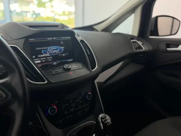 Ford C-Max 2015 - 12990 EUR, 69603 km - AUTO.MOTO.pt - 69603km - foto 24 de 32
