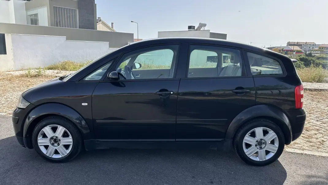 Audi A2 2002 - 3250 EUR, 380000 km - AUTO.MOTO.pt - 380000km - foto 4 de 10
