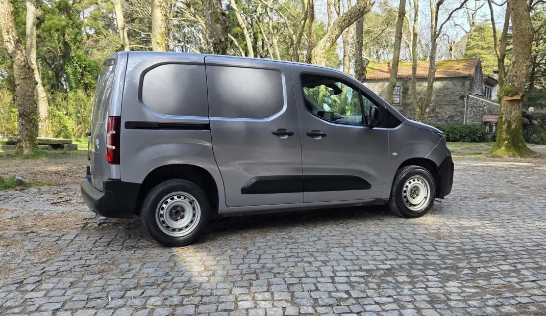 Peugeot PARTNER PREMIUM C/IVA 3L 1.5BLUEHDI 2023 - 14450 EUR, 144000 km - AUTO.MOTO.pt - 144000km - foto 9 de 13