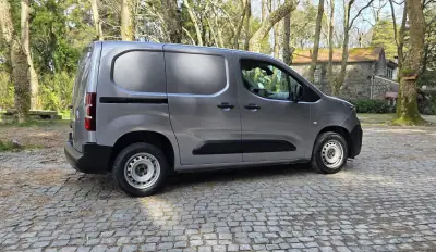 Peugeot PARTNER PREMIUM C/IVA 3L 1.5BLUEHDI 2023 - 14450 EUR, 144000 km - AUTO.MOTO.pt - 144000km - foto 9 de 13