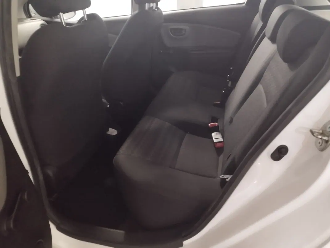 Toyota Yaris 2016 - 10500 EUR, 116000 km - 116000km - foto 5 de 11