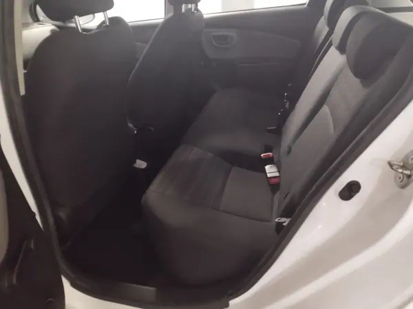 Toyota Yaris 2016 - 10500 EUR, 116000 km - 116000km - foto 5 de 11