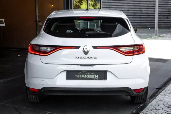 Renault Mégane 2019 - 9870 EUR, 301536 km - AUTO.MOTO.pt - 301536km - foto 10 de 38