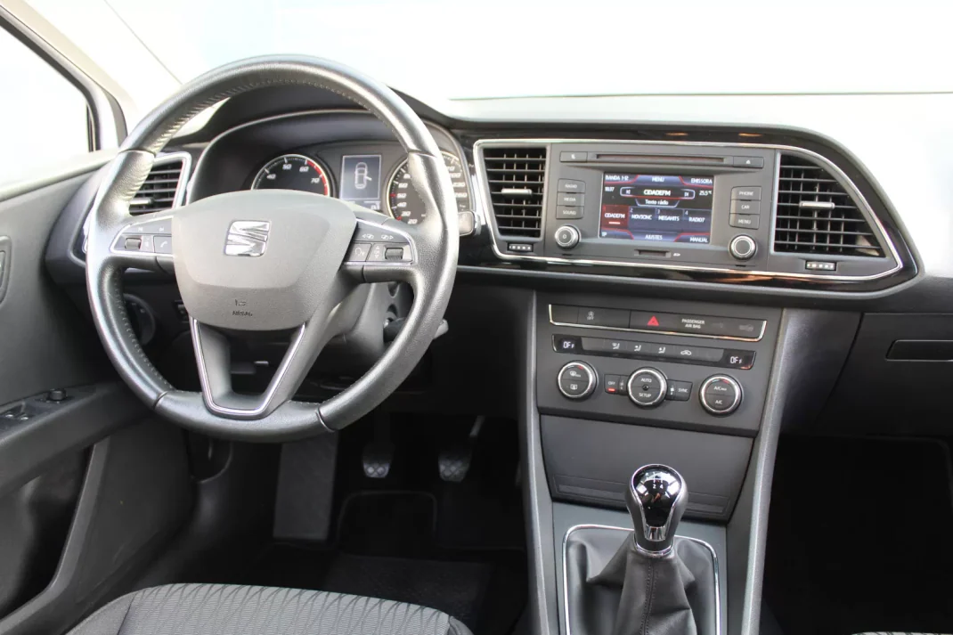 SEAT Leon 2013 - 10250 EUR, 184867 km - AUTO.MOTO.pt - 184867km - foto 8 de 16