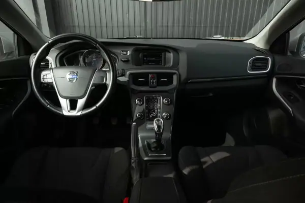 Volvo V40 2013 - 10999 EUR, 275270 km - AUTO.MOTO.pt - 275270km - foto 14 de 24