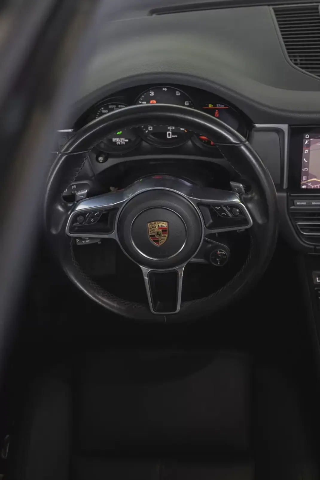 Porsche Macan 2018 - 53900 EUR, 89600 km - AUTO.MOTO.pt - 89600km - foto 22 de 40