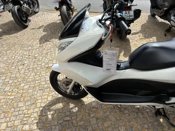 Honda PCX 125 2011 - 1550 EUR, 40268 km - AUTO.MOTO.pt - 40268km - foto 10 de 12